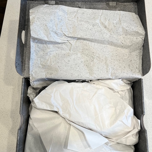 Jordan Retro 4 Wet Cement
Men’s 9 - Picture 3 of 3